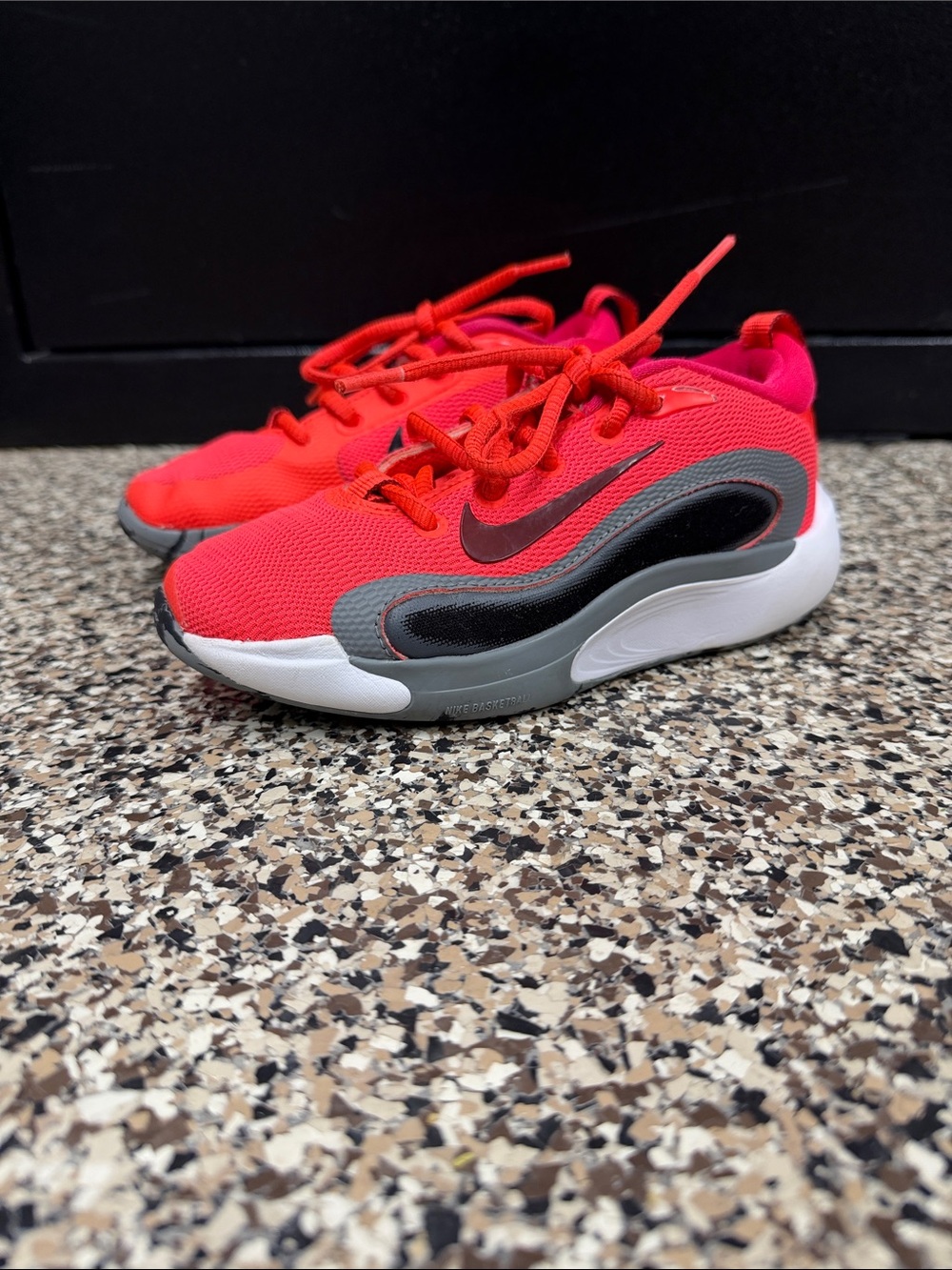 Nike Kids ISOFLY Sneakers Size 1Y Brand New